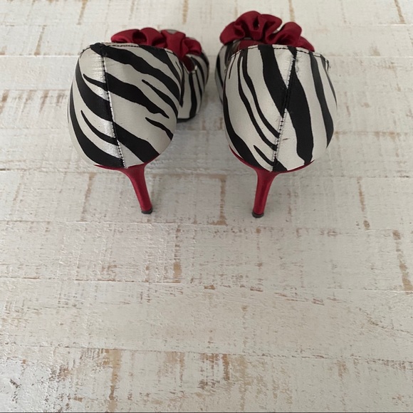 Vianni collection zebra print red heels peep toe - Picture 3 of 4
